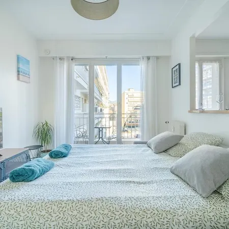 Port De - With Balcony דירה *