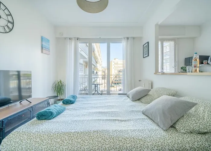 Port De - With Balcony דירה *