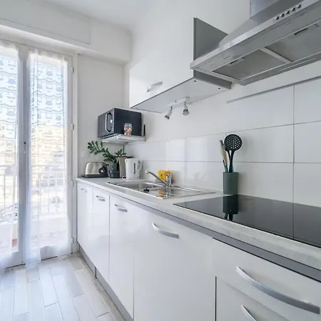 Port De - With Balcony *