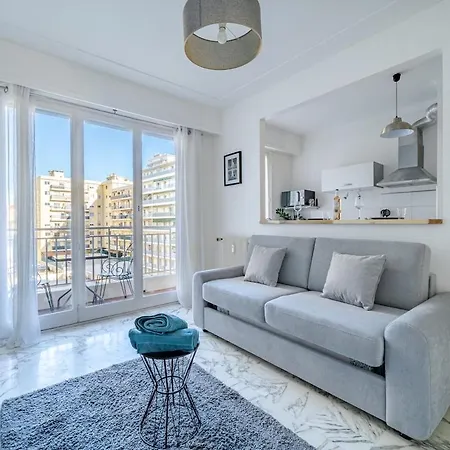 Port De - With Balcony *