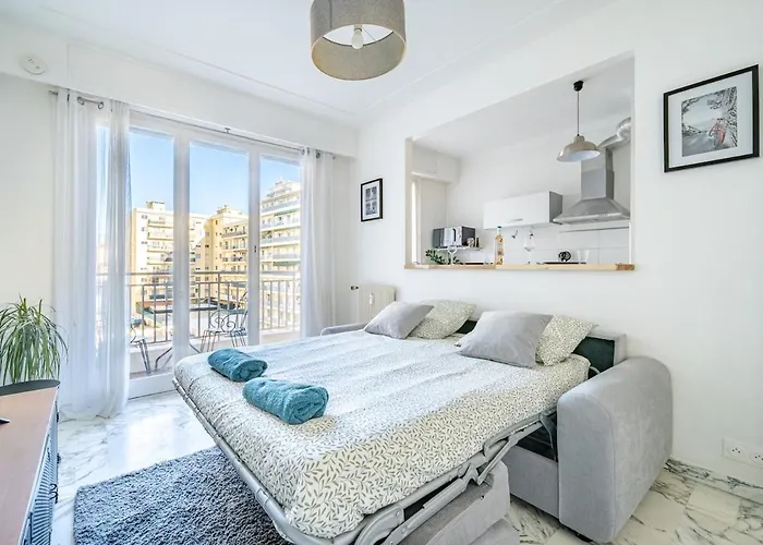 Port De - With Balcony ニース