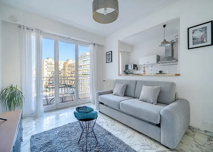 Port De - With Balcony *