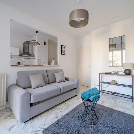 Port De - With Balcony *