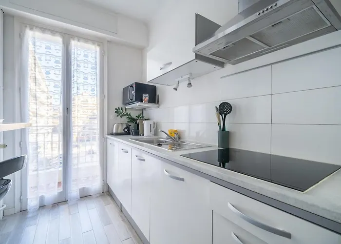 Port De - With Balcony *